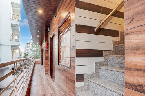 Hotel O Ramesh Nagar Metro Station