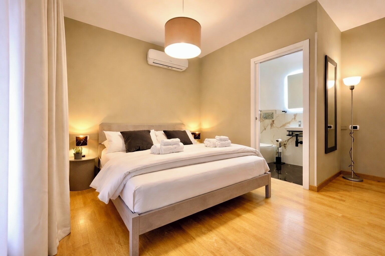 2 bedrooms, desk, iron/ironing board, free WiFi