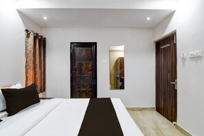 Escritorio y ropa de cama 