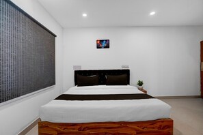 Escritorio y ropa de cama 