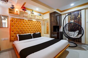 1 غرفة نوم ومكتب وملاءات أسرّة