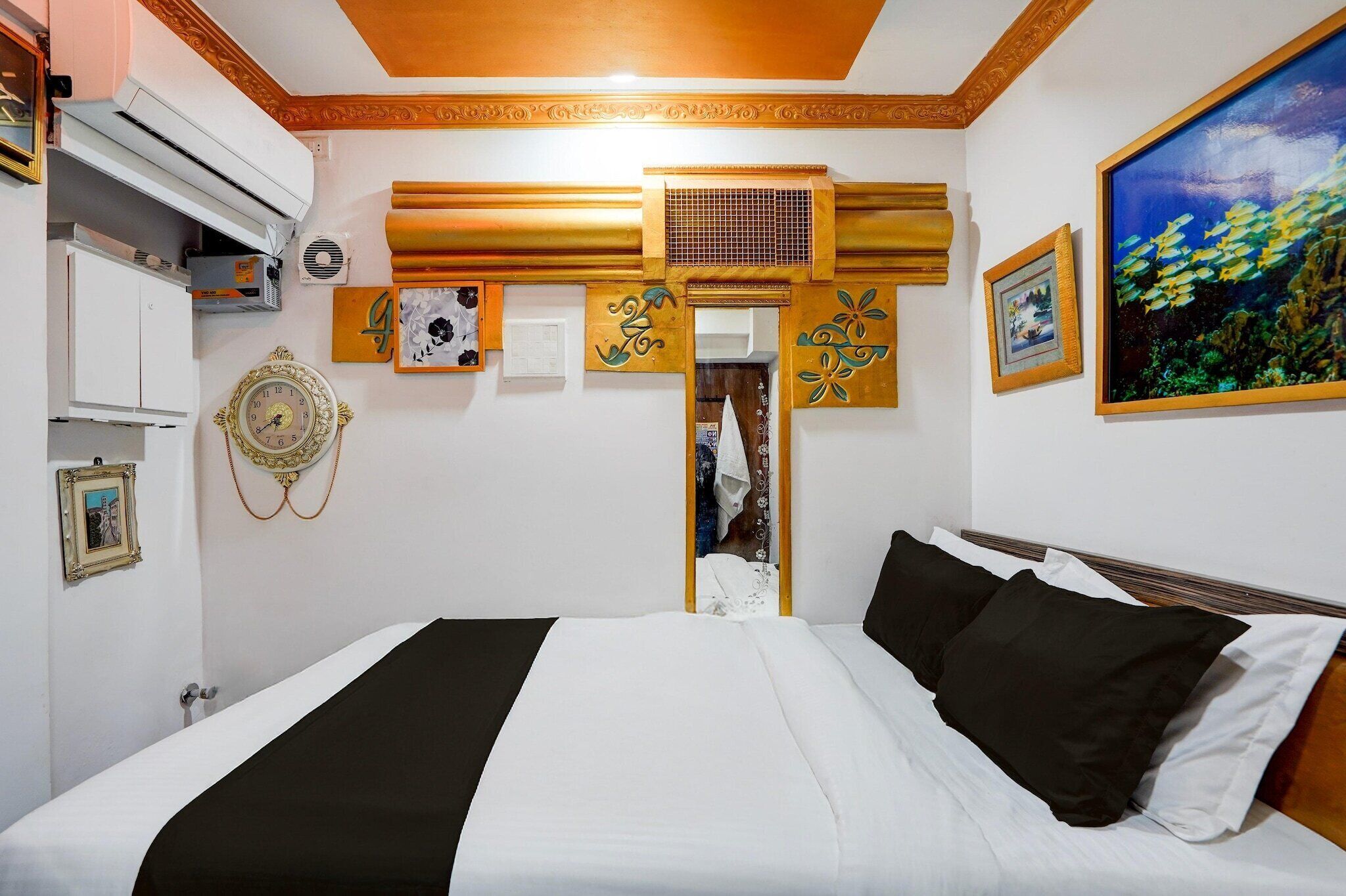 1 Schlafzimmer, Schreibtisch, Bettwäsche