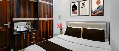 1 室のベッドルーム、デスク、ベッドシーツ