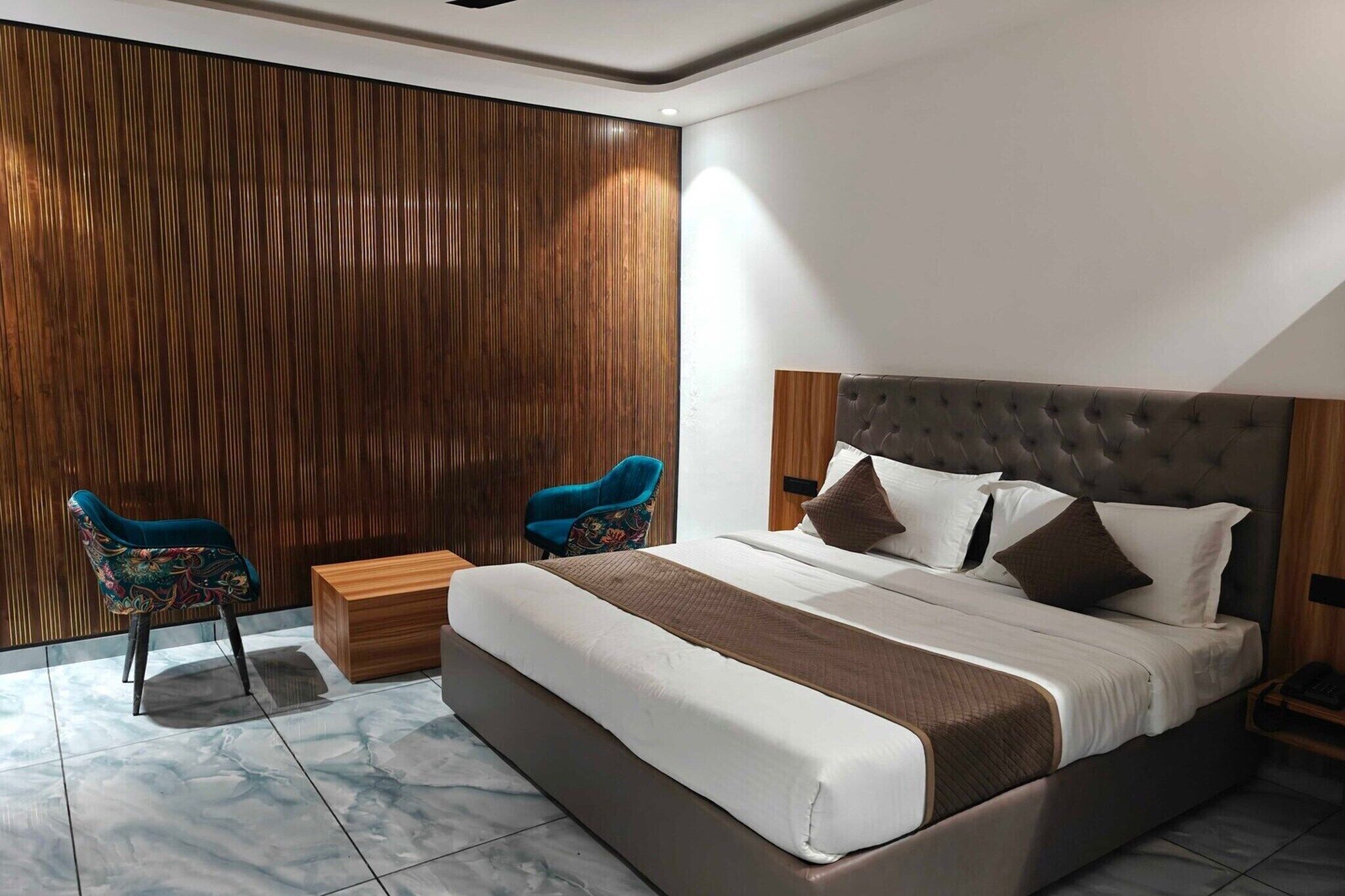 1 sovrum och skrivbord