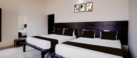 1 habitación, escritorio y ropa de cama