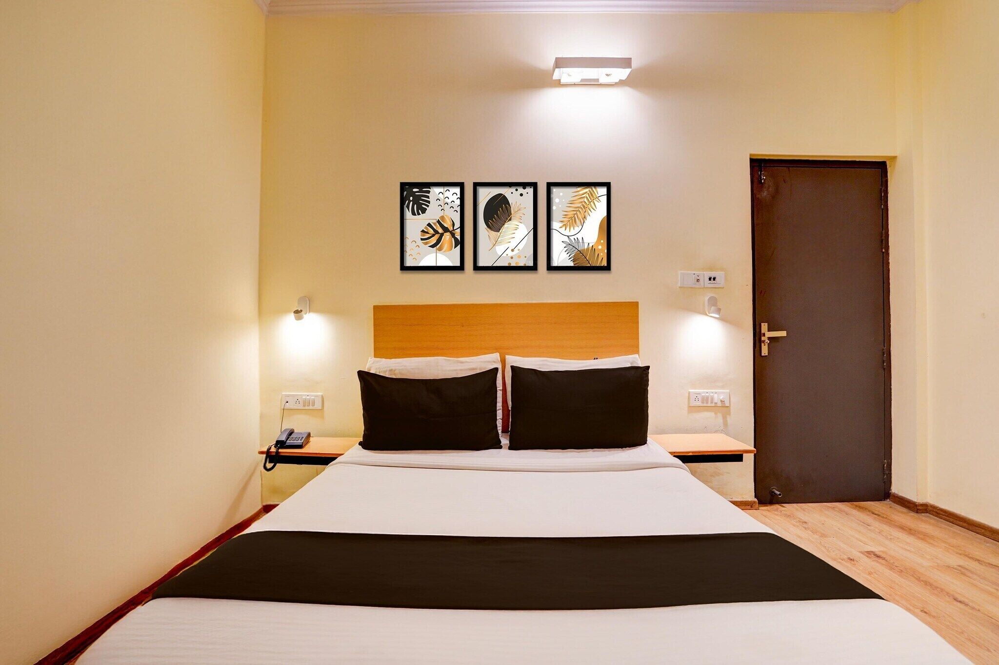 1 Schlafzimmer, Schreibtisch, Bettwäsche