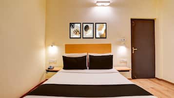 1 Schlafzimmer, Schreibtisch, Bettwäsche