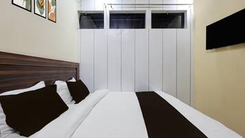 Skrivbord och sängkläder