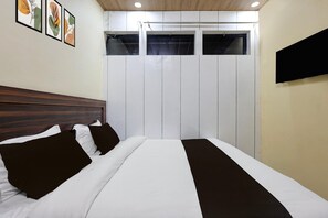 Desk, bed sheets - POP 84137A Bappu The Hotel (Dehradun)