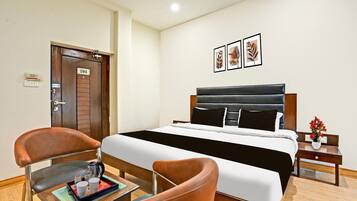 Een bureau, beddengoed