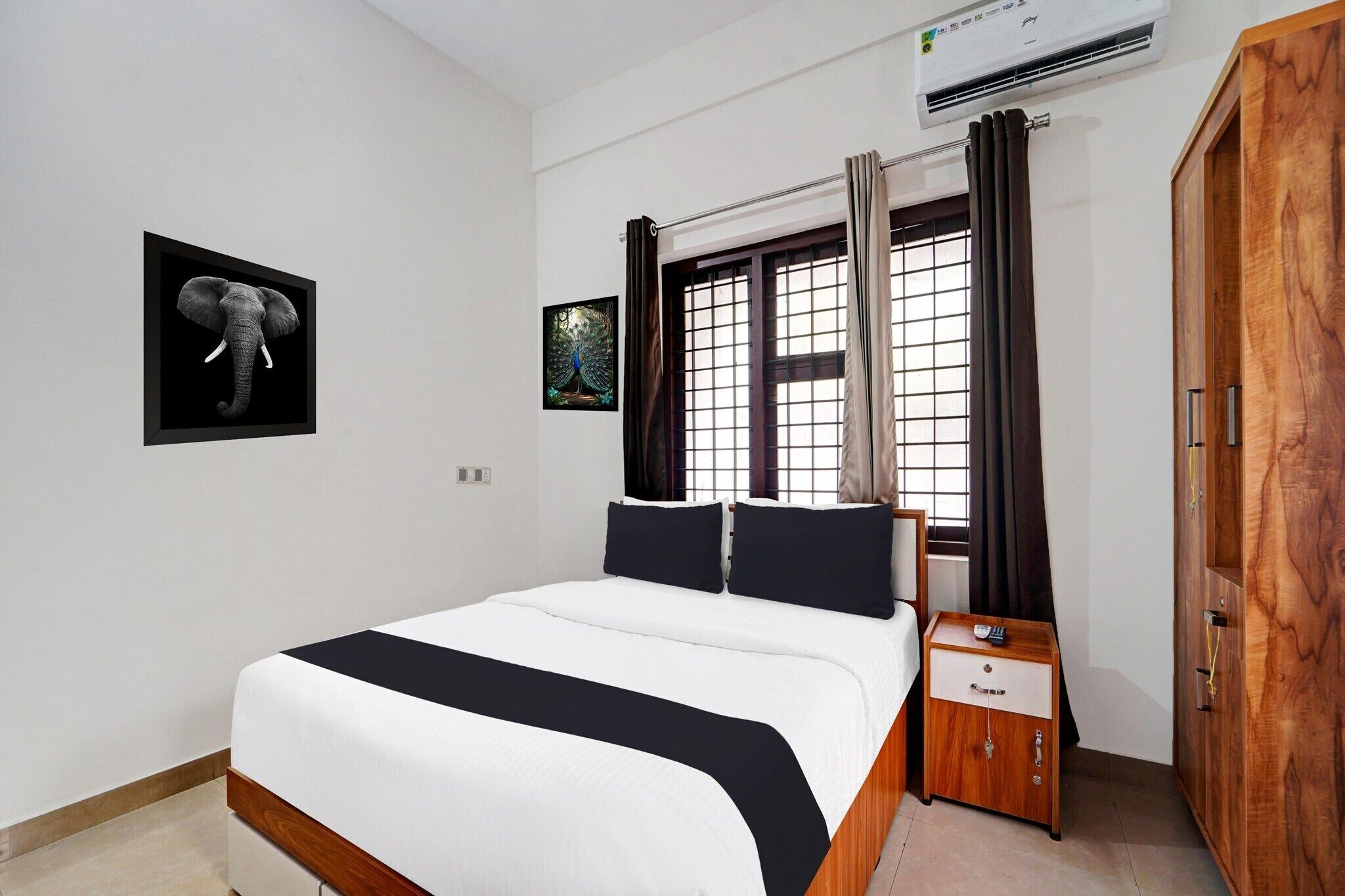 1 bedroom, bed sheets