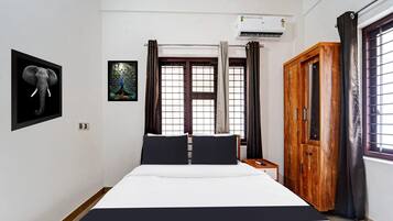 1 bedroom, bed sheets