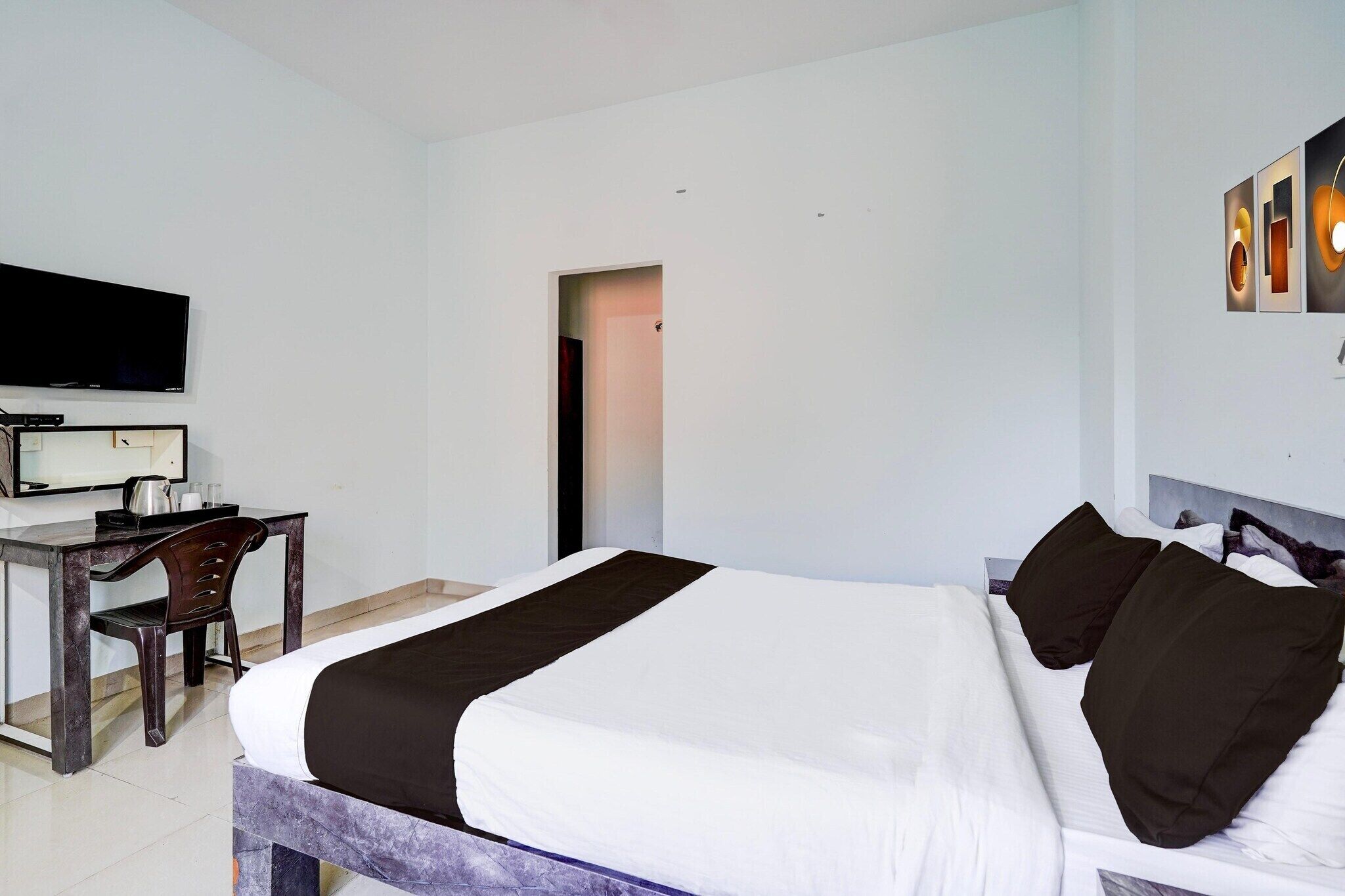 デスク、WiFi (無料)、ベッドシーツ