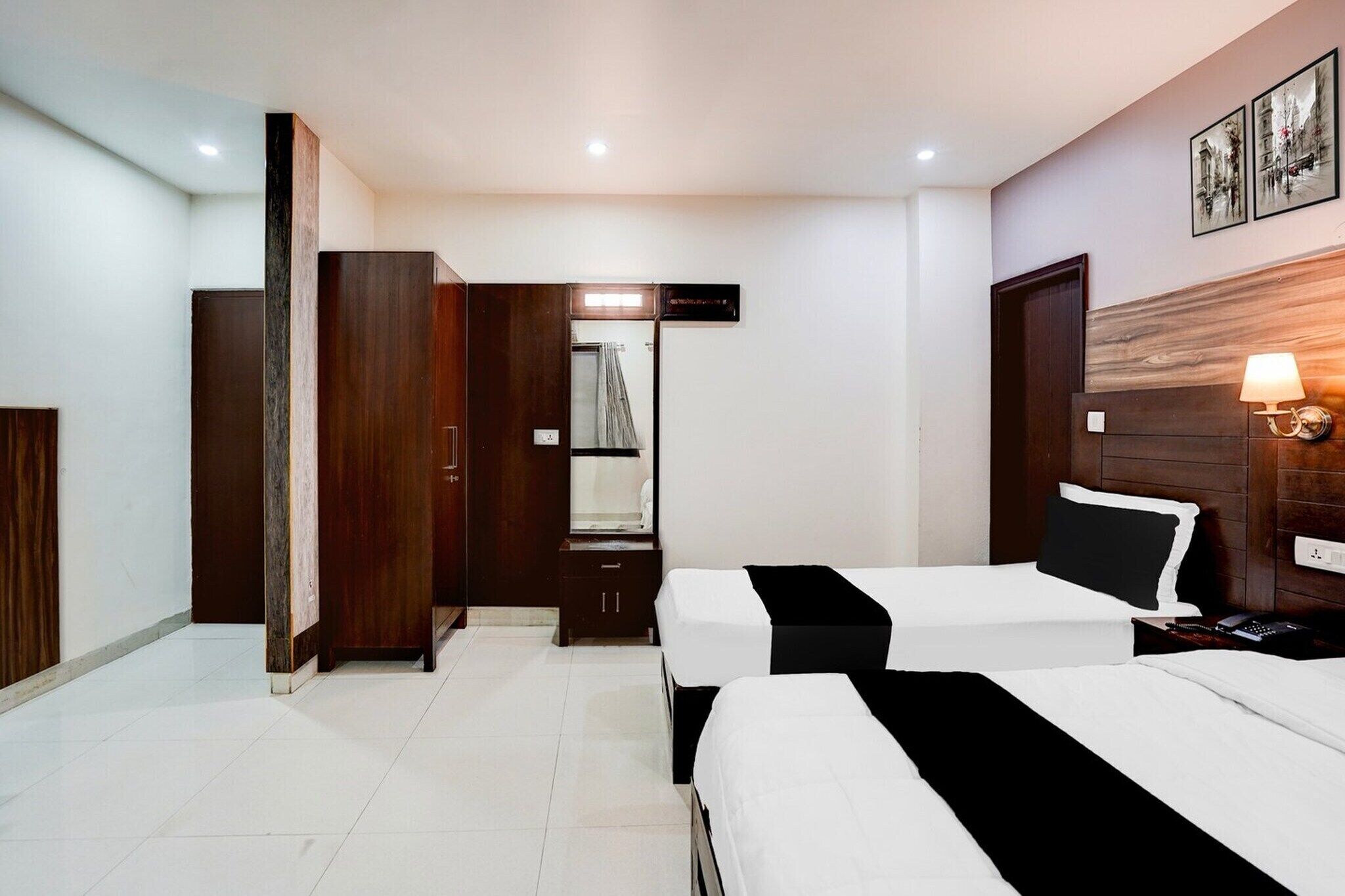 Escritorio y ropa de cama 