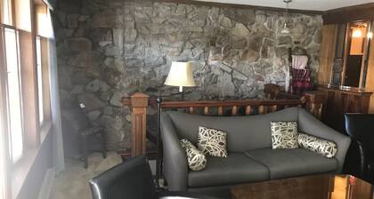 3-bedroom apartment in terrific Soda Springs with AC