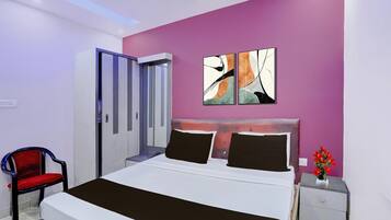 1 bedroom, desk, bed sheets