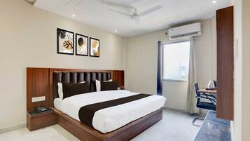 1 bedroom, bed sheets