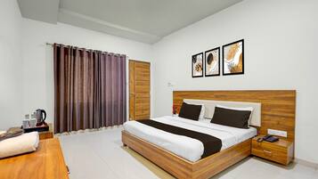 1 bedroom, desk, bed sheets