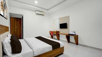 1 dormitori, escriptori i roba de llit