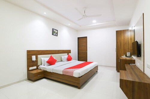 Hotel O Iskcon Temple Navasari