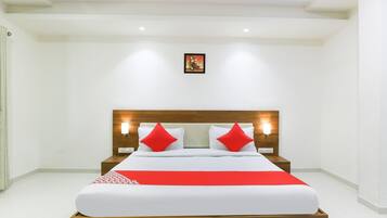 1 makuuhuone, työpöytä, vuodevaatteet