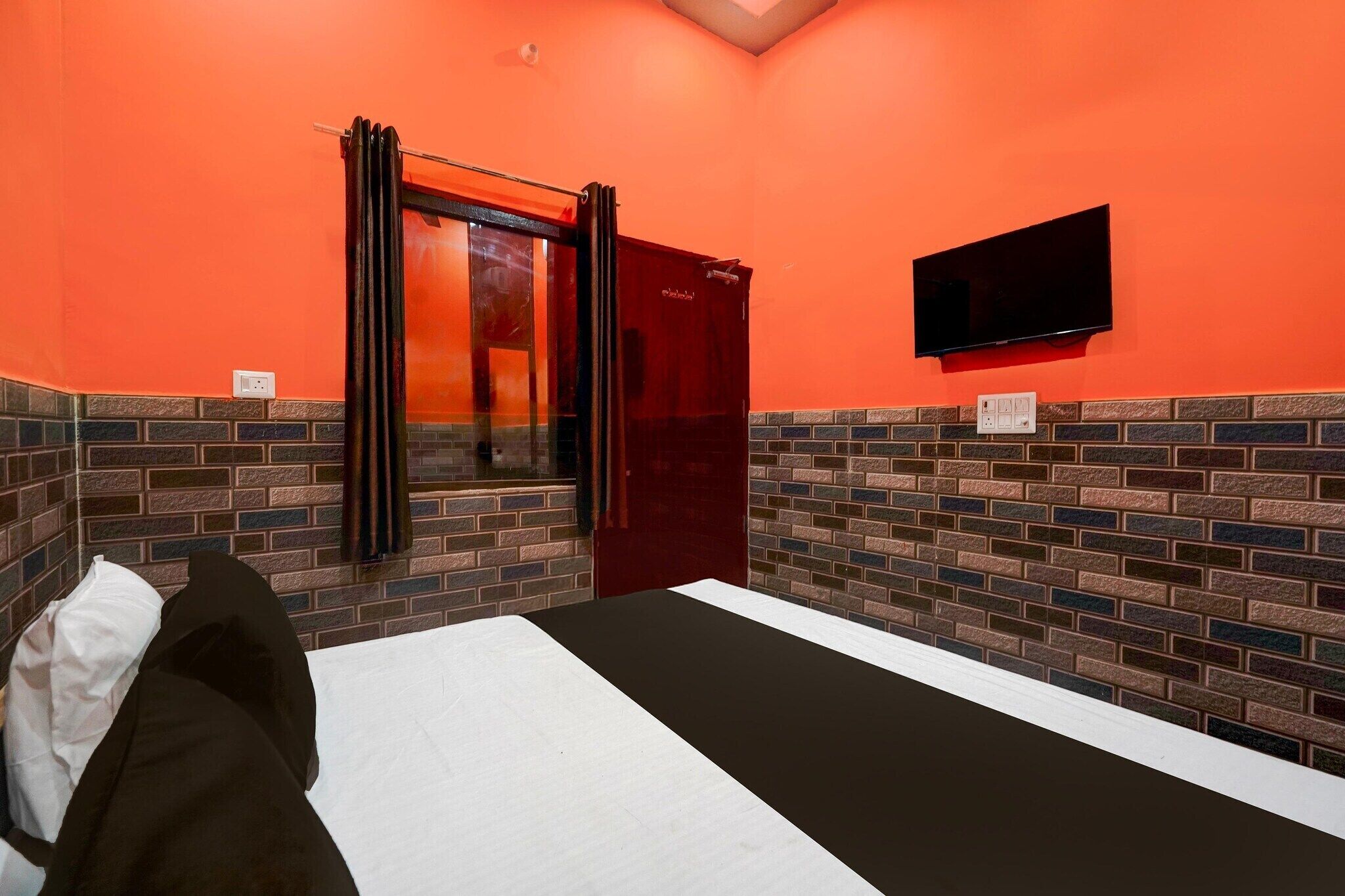 1 chambre, bureau, draps fournis