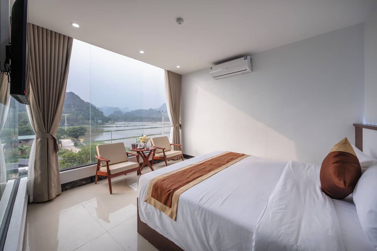 Panorámás szoba kétszemélyes ággyal, kilátással a hegyre | Minibár, sötétítőfüggöny, hangszigetelés és ingyenes wifi