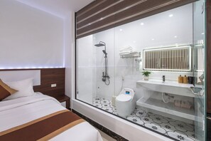 Ducha, cabezal de ducha con hidromasaje, secador de pelo y zapatillas