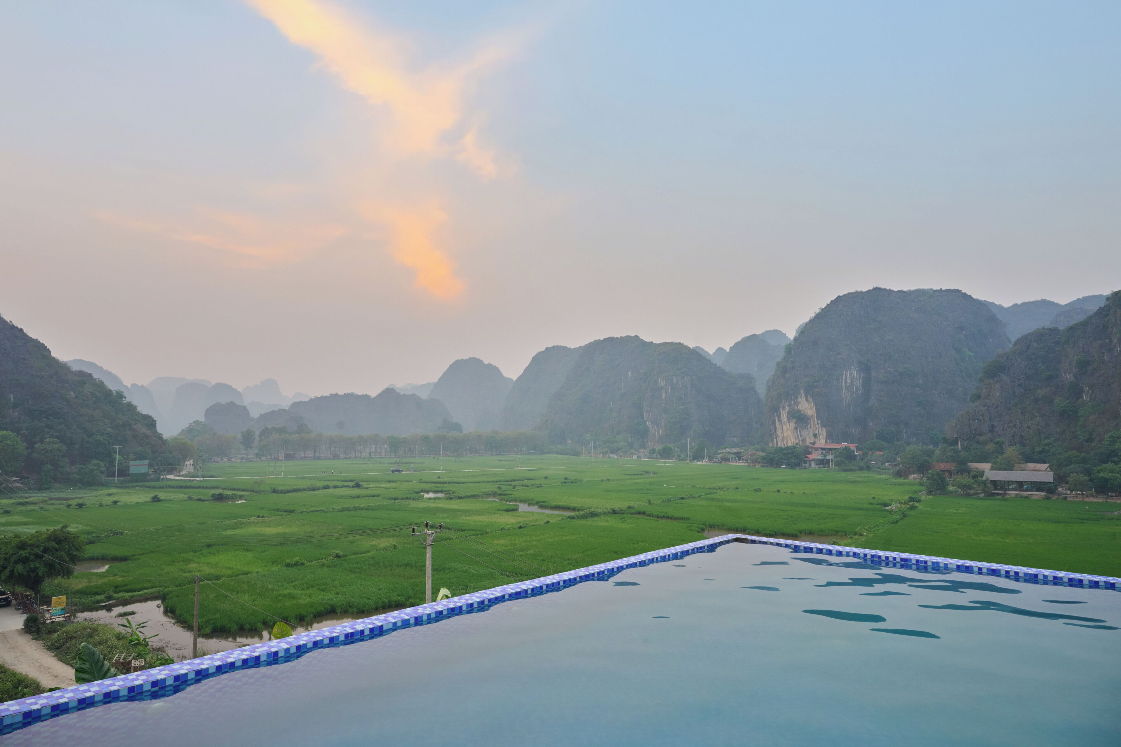 Outdoor pool, open 8:00 AM to 6:00 PM, pool loungers