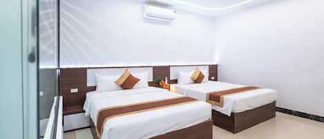 Quadruple Room | Minibar, blackout curtains, soundproofing, free WiFi