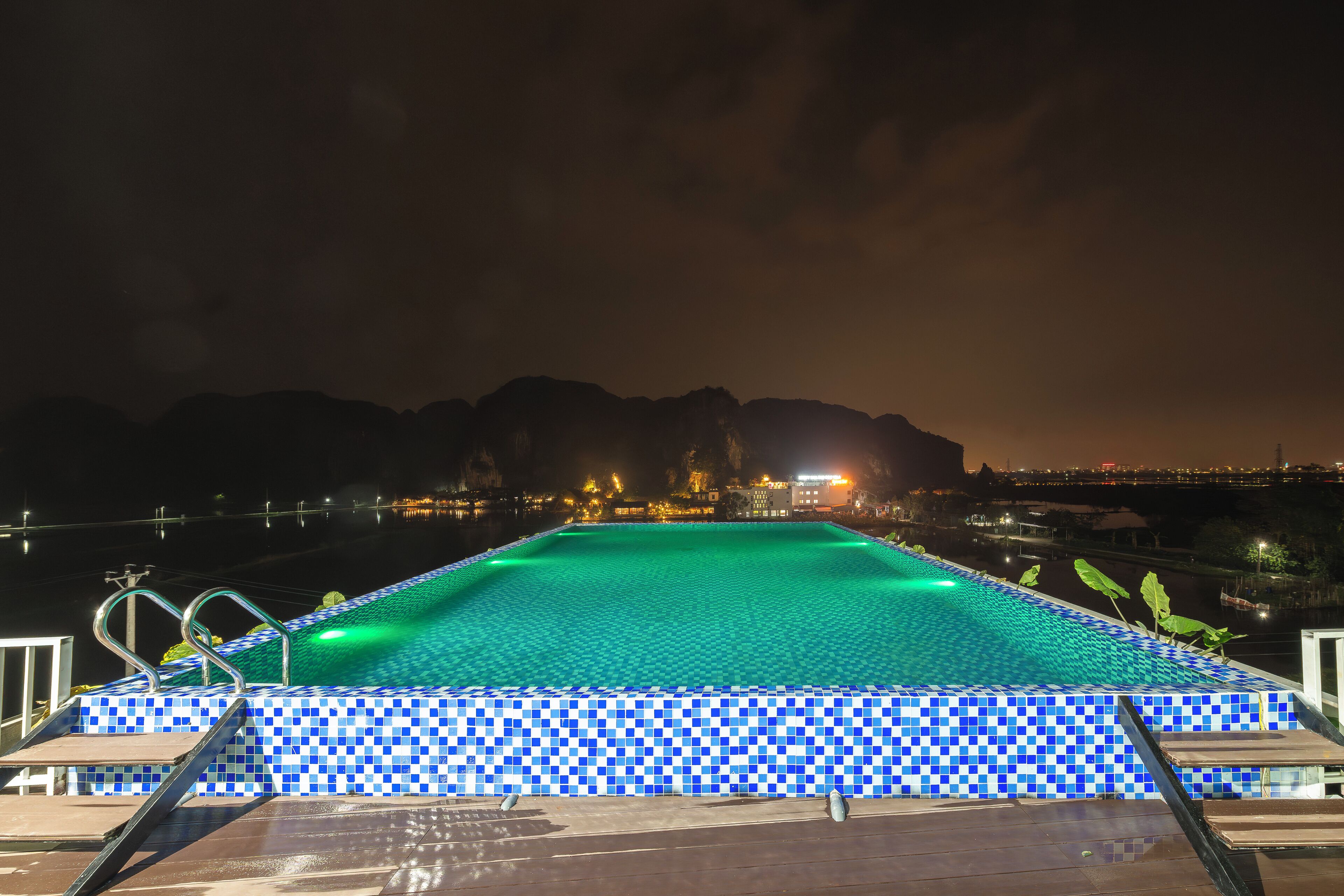 Outdoor pool, open 8:00 AM to 6:00 PM, pool loungers