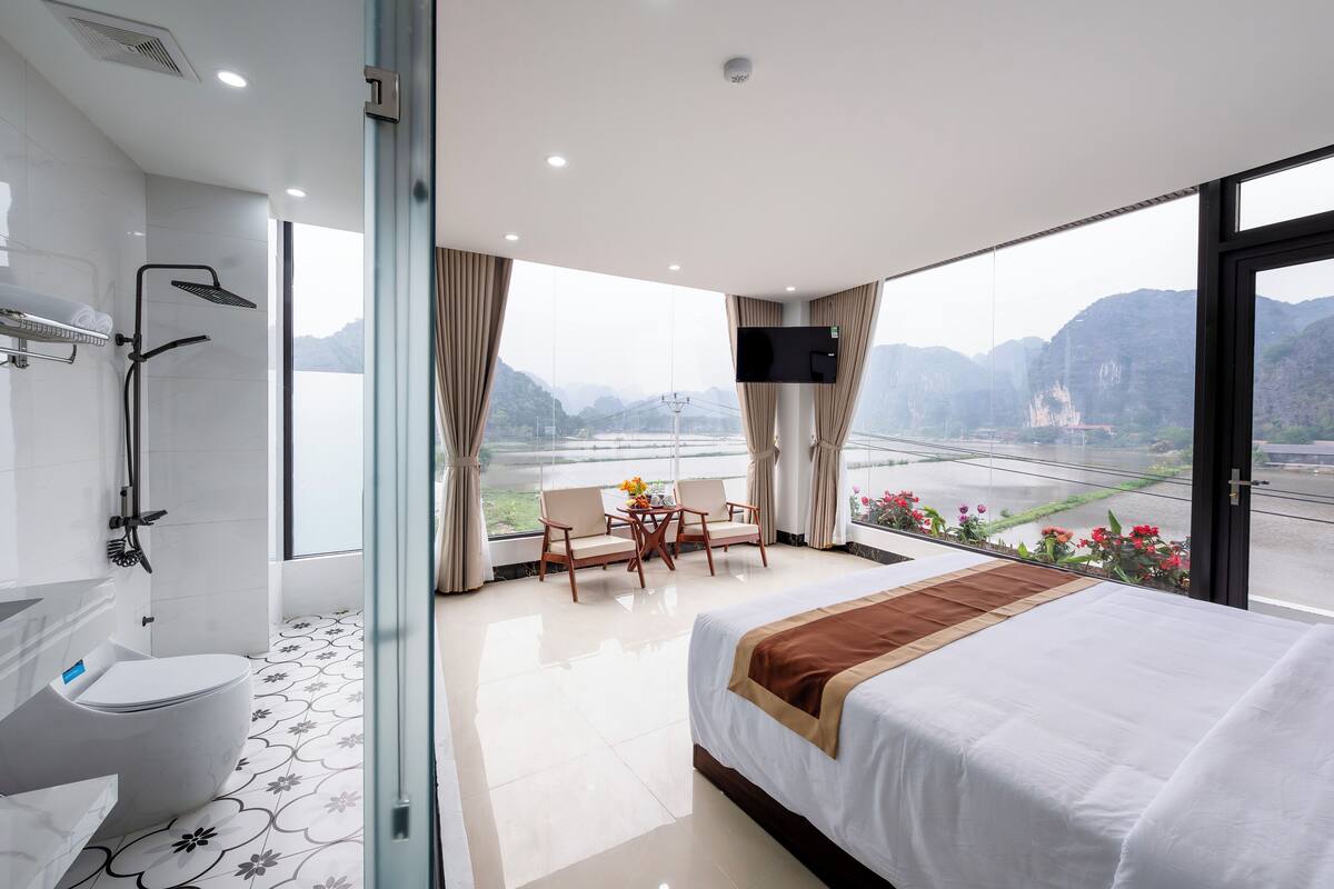 Habitación doble de uso individual, balcón, vistas a la montaña | Minibar, cortinas opacas, sistema de insonorización y wifi gratis