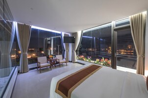 全景双人房, 阳台, 山景 | 迷你吧、遮光窗帘、隔音、免费 WiFi