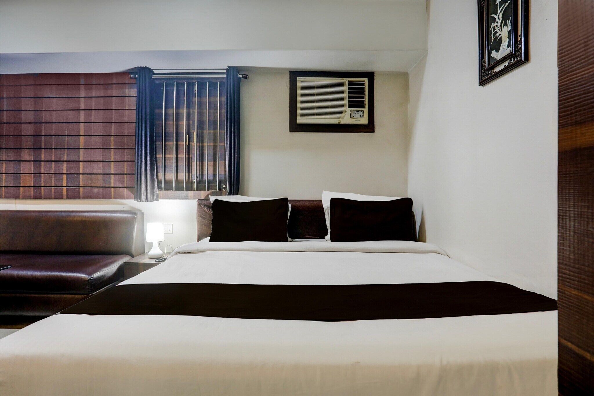 Escritorio y ropa de cama 