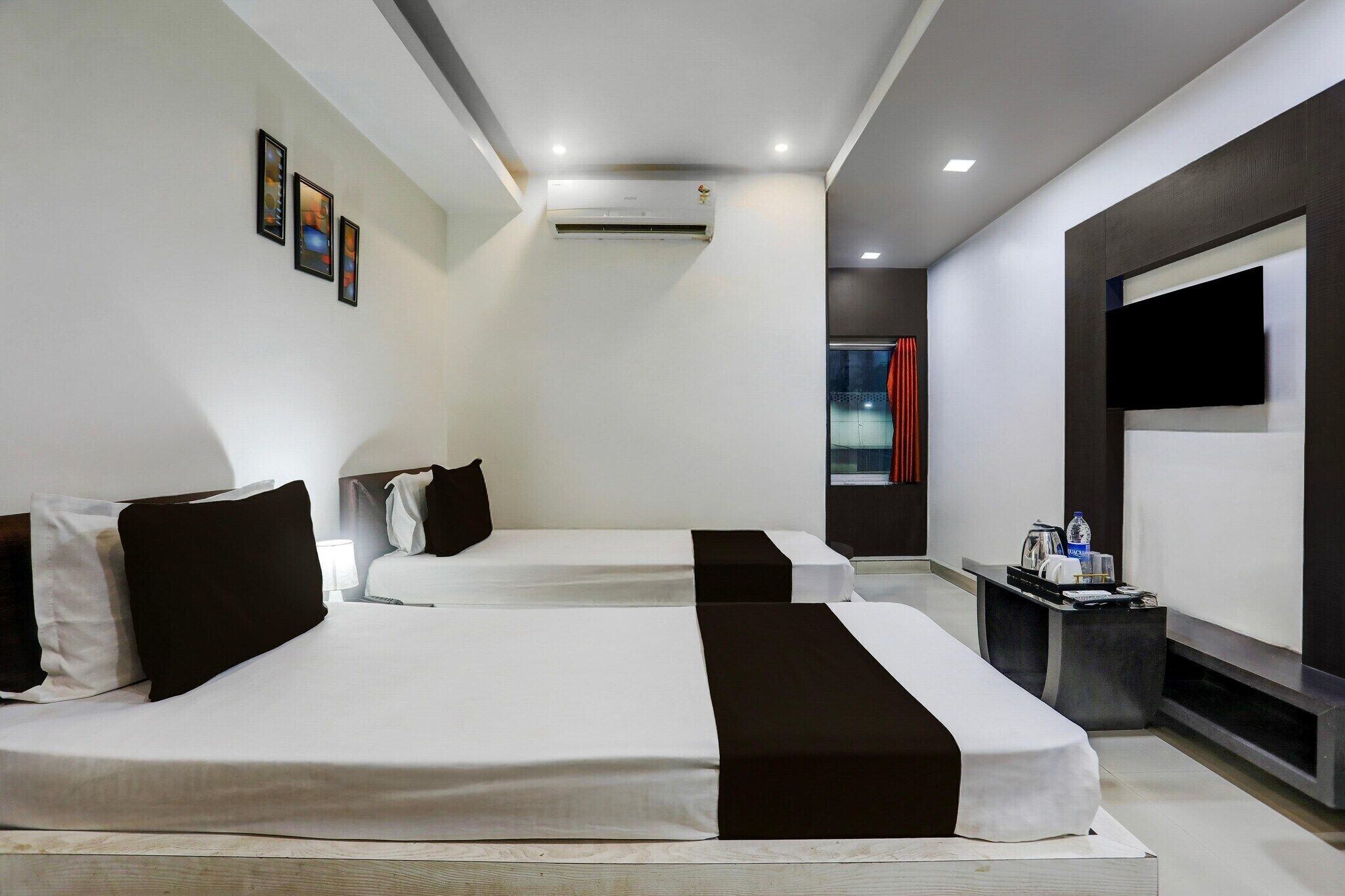 Escriptori i roba de llit 