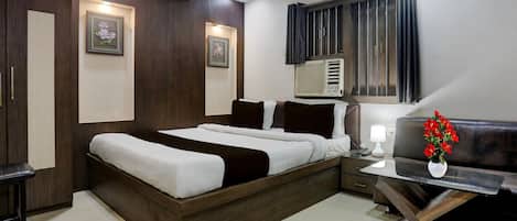 1 bedroom, desk, bed sheets