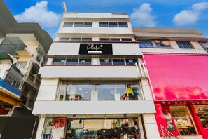 Unclassified image, 4 of 28, button - Collection O Bank More Dhanbad (Dhanbad)