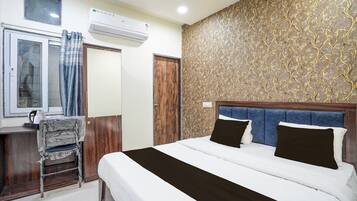 1 bedroom, desk, bed sheets