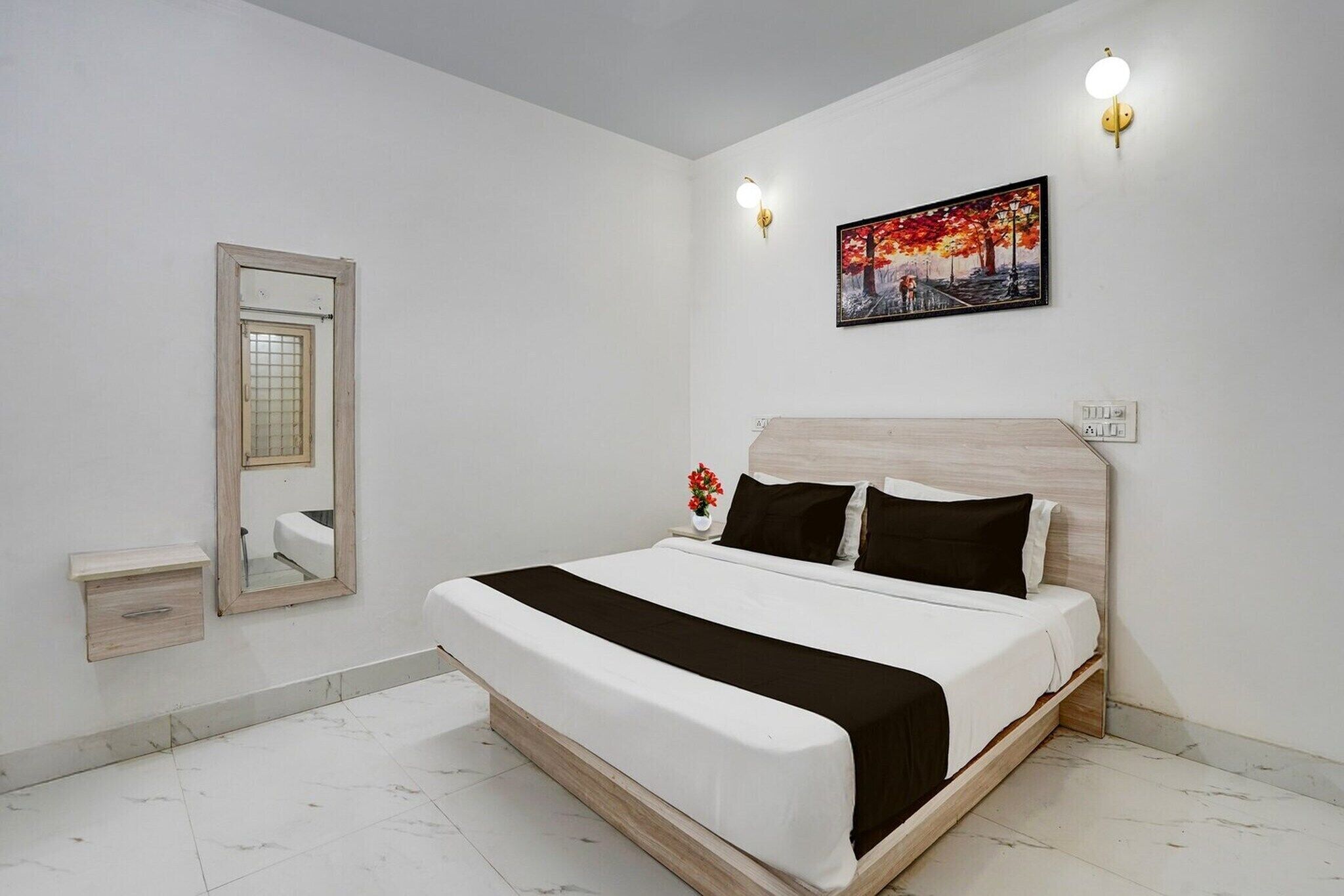 1 bedroom, desk, bed sheets