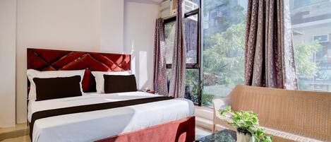 1 bedroom, desk, bed sheets