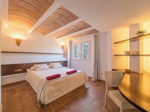 4 bedrooms, WiFi, bed sheets - Els Tamarells Apartment by 3 Villas Menorca (Fornells)
