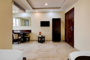 1 bedroom, desk, bed sheets