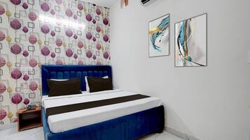 1 Schlafzimmer, Schreibtisch, Bettwäsche