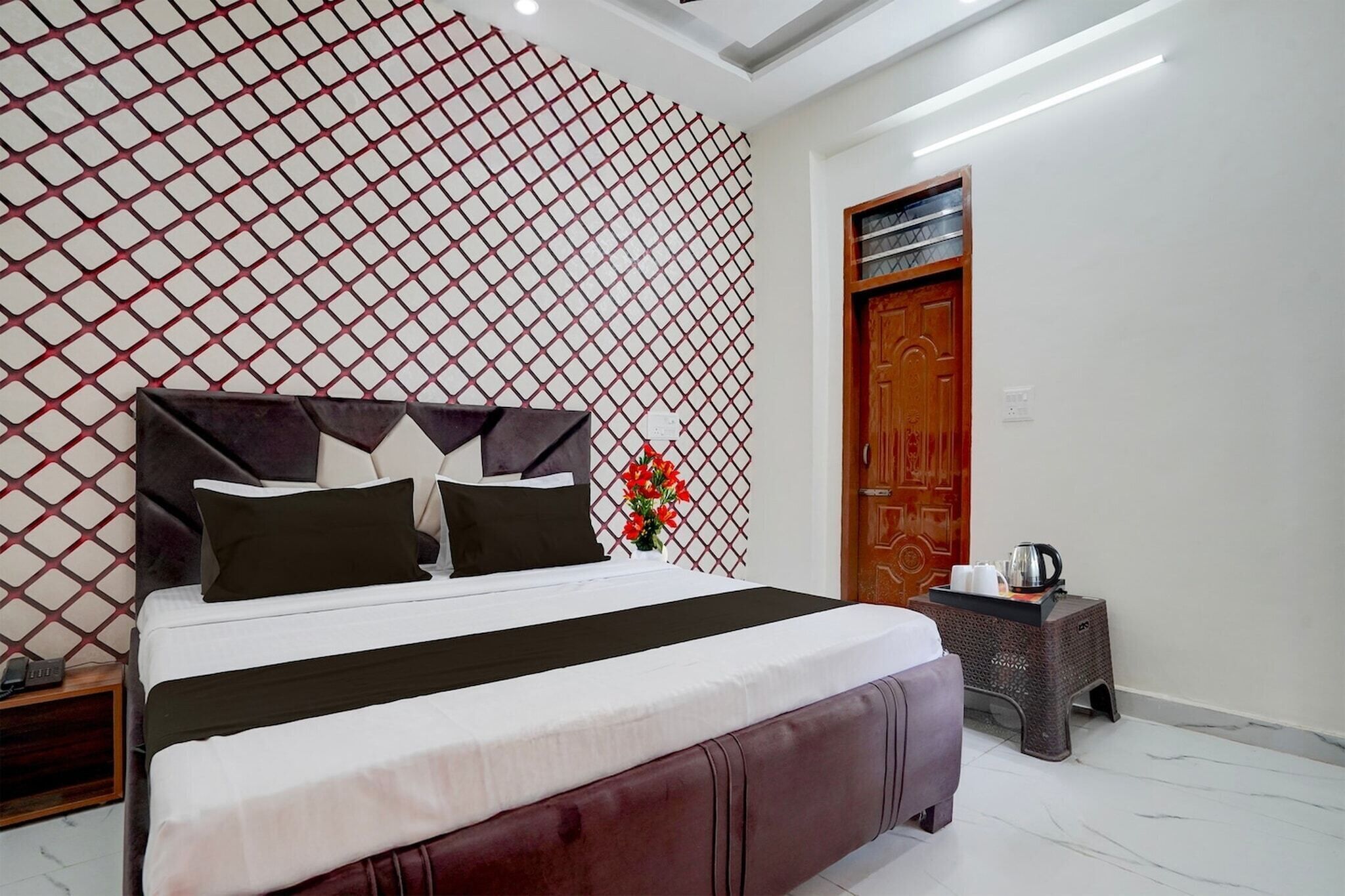 1 Schlafzimmer, Schreibtisch, Bettwäsche