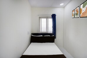 1 chambre, bureau, draps fournis