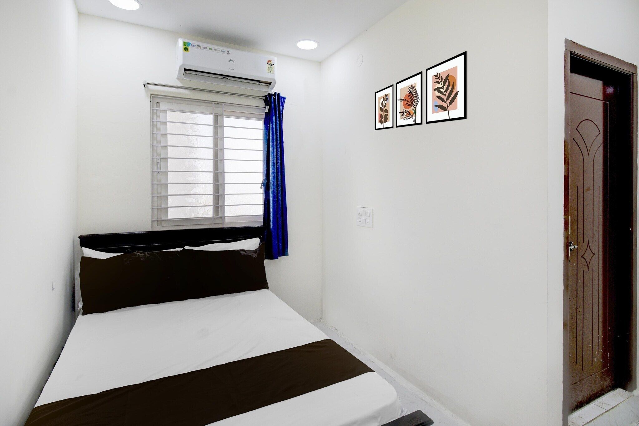 1 多间卧室、办公桌、床单