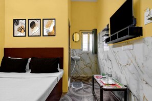 Escritorio y ropa de cama 