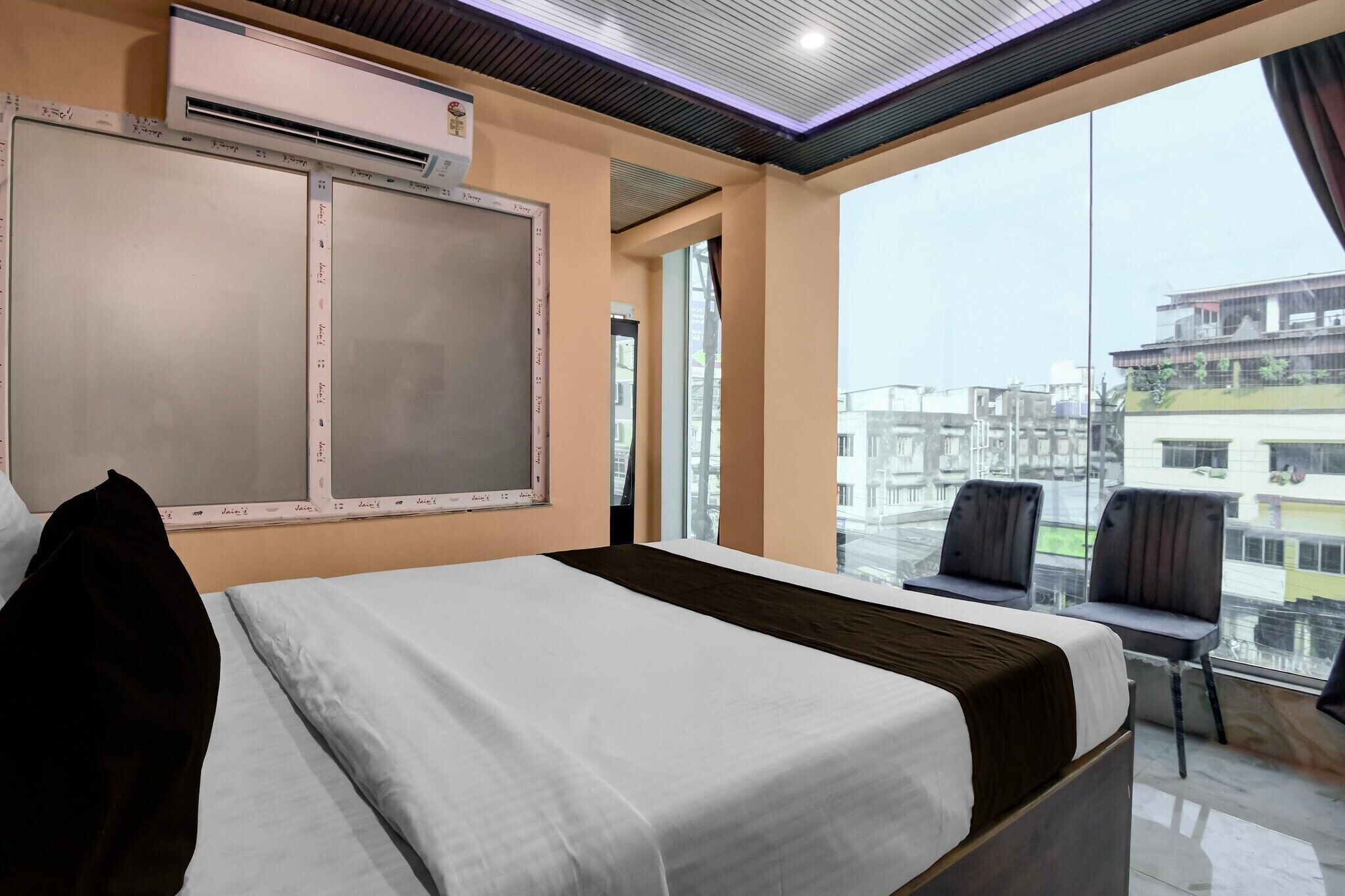 1 makuuhuone, työpöytä, vuodevaatteet