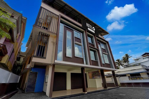 Hotel O Engineering College Sreekaryam