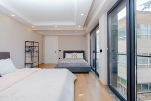 Unclassified image, 3 of 32, button - Bosphorus View with 1-Bedroom and 2 Double Beds - Elevator - Car Parking (İstanbul)